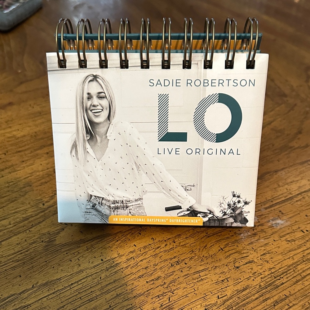 Sadie Robertson LO Inspirational DayBrightener